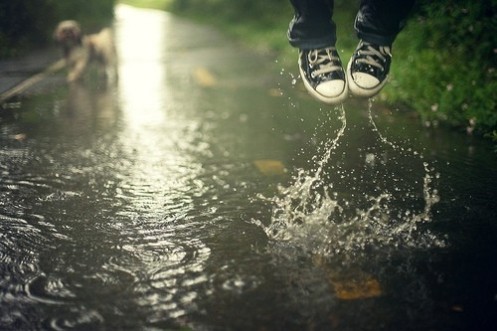 jump,feet,photography,puddle,ripples,shoes-29ff7d4314fc871652edb0678b4a5add_h